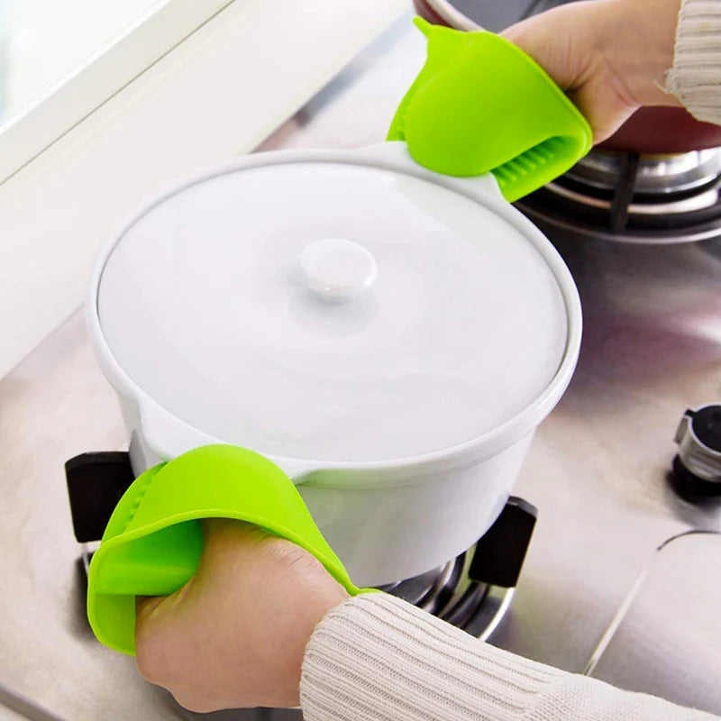 Silicone Holder for Hot Utensils | Heat Resistant Oven Mittens | Silicone Pot Holder | Non-Slip Grip | Silicone Mittens for Kitchen | Pinch Grip for Hot Pots | 1 Set Random Color